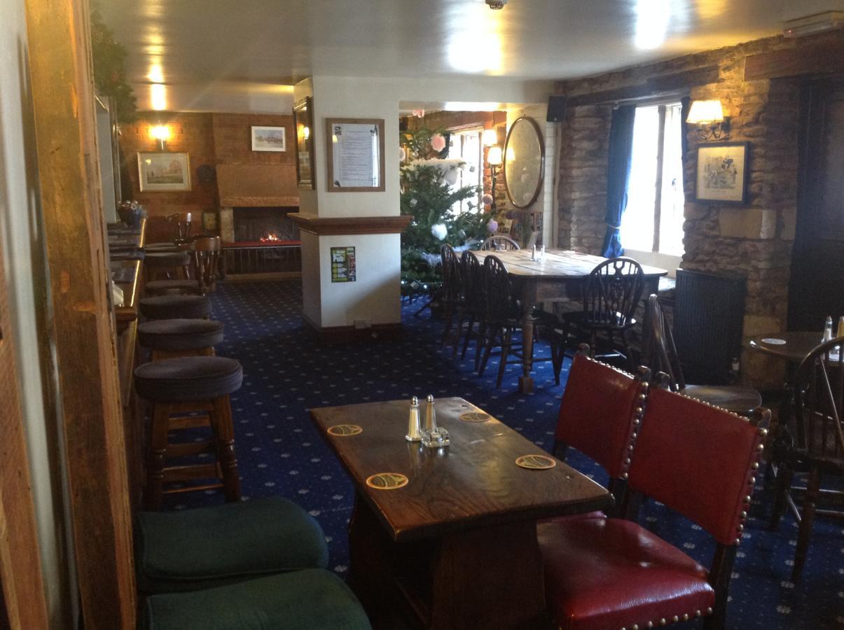 Hotel The Jolly Huntsman Chippenham  Exterior foto
